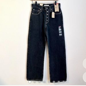 NWT Levis Ribcage Straight size 28